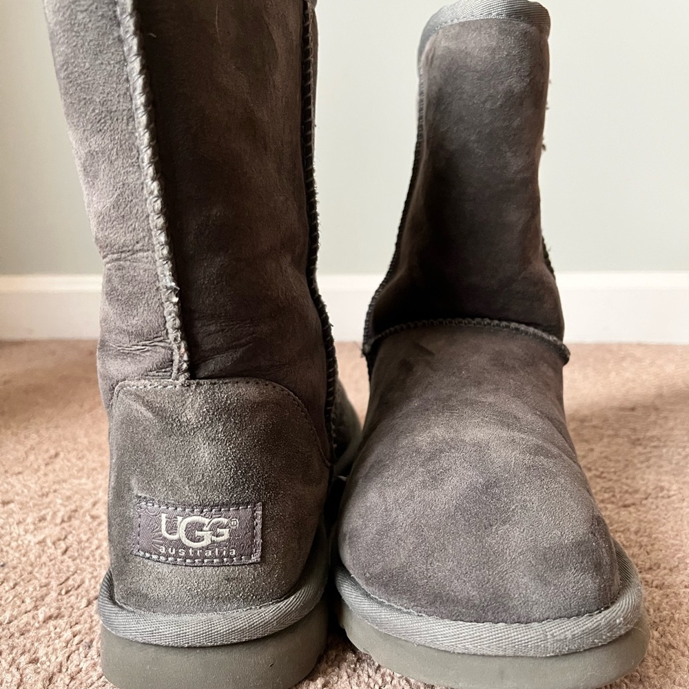 UGG Women’s Classic Short II Gray Boots 8